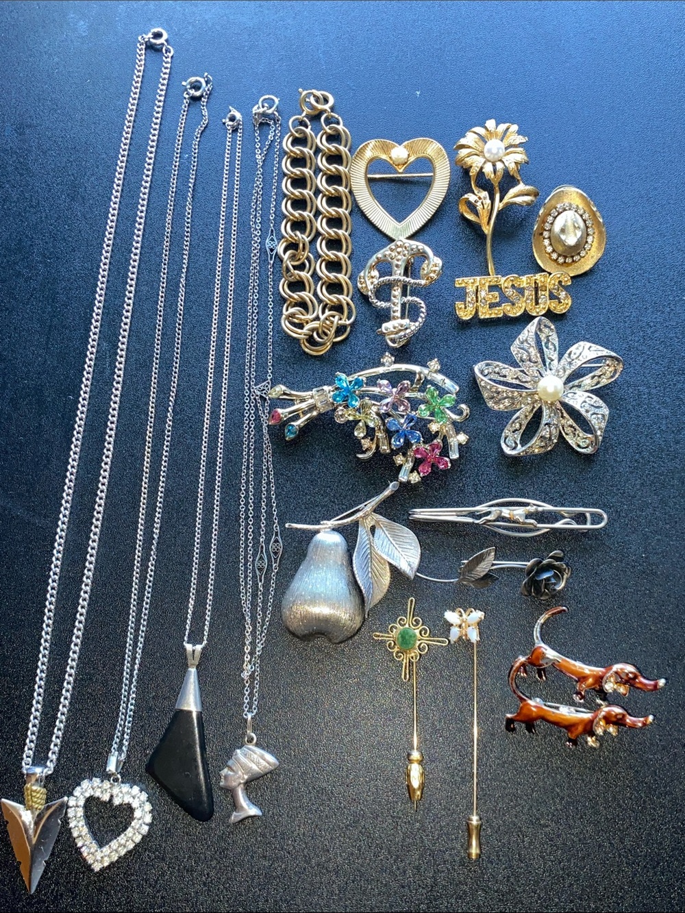 Mixed 19 pc. Jewelry bundle Gold & Silver Floral and Crystal Brooch Collection